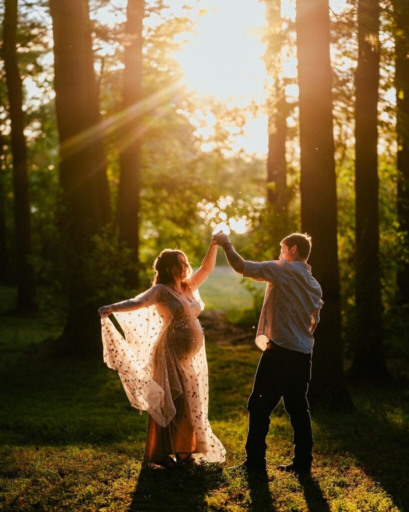 Maternity photos of Elizabeth and Zack expecting their daughter Kira