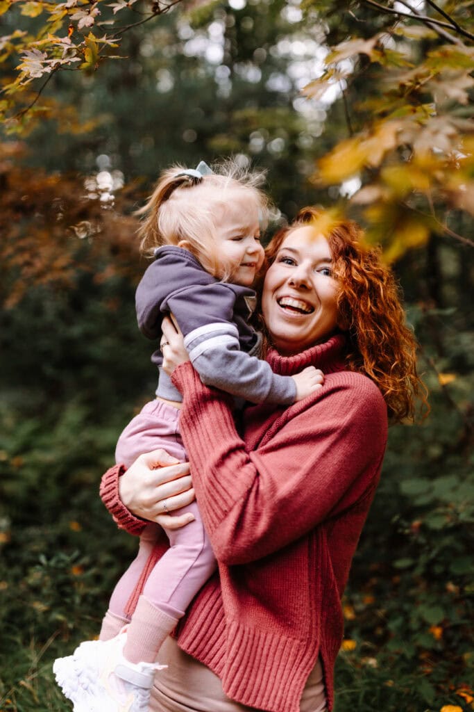 Elizabeth and her daughter Kira