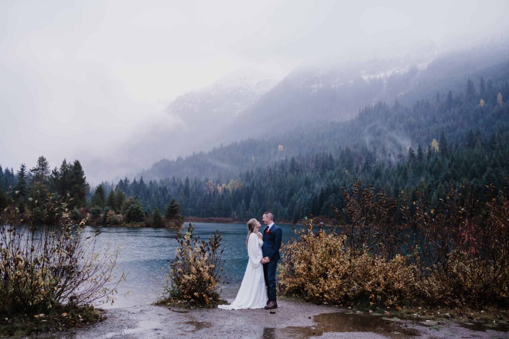 Mountain views elopement location at Gold Creek Pond in WA by EZ Elopements