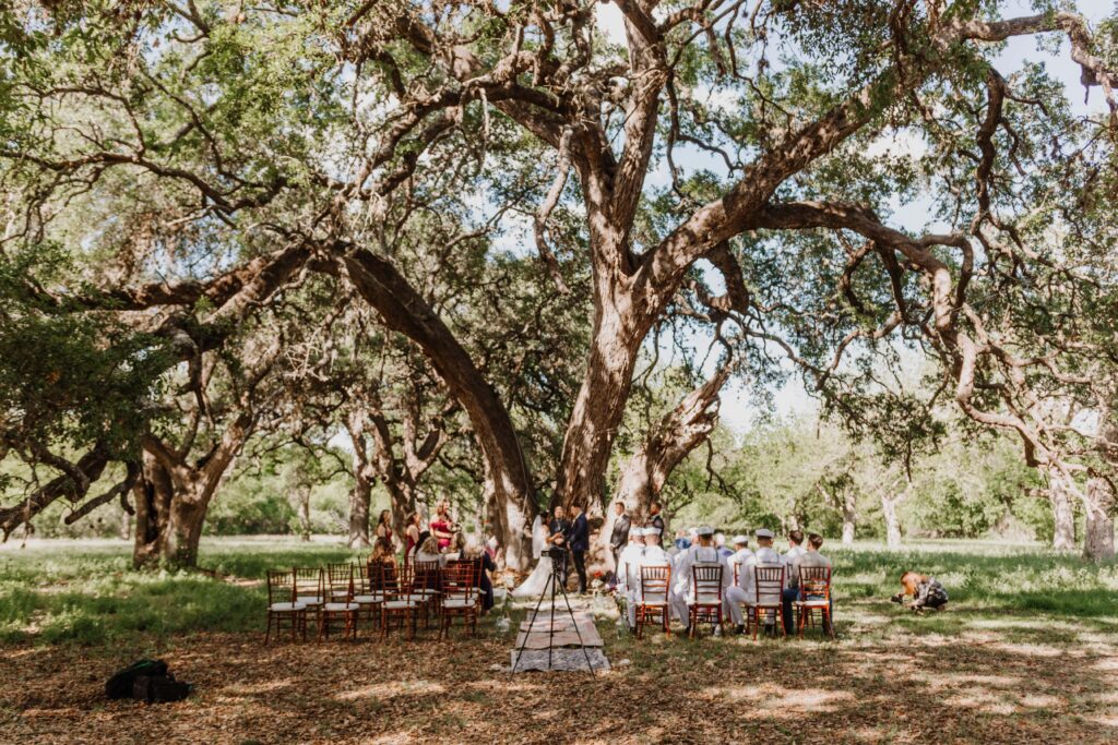 San Antonio Texas Small Wedding Venue Micro Wedding Ceremony under a tree_www.ezelopements.com