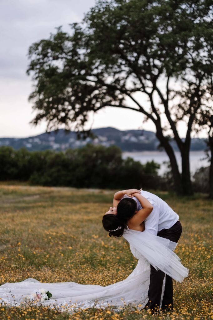 Canyon-Lake- Small Wedding Venue in Texas _www.ezelopements.com