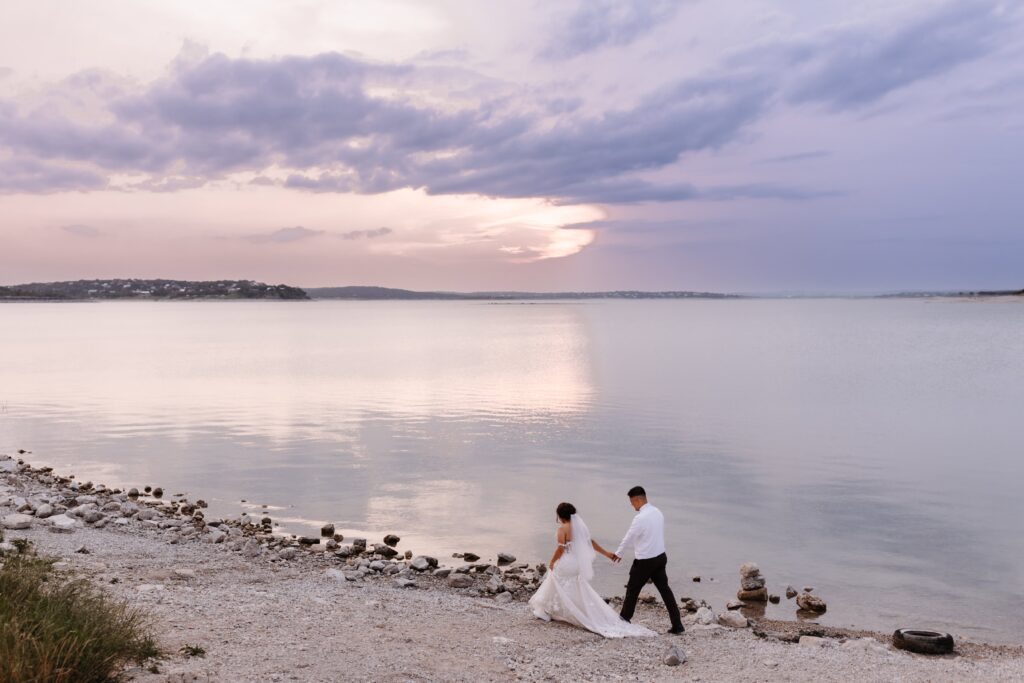 Canyon-Lake-Overlook-TX-Elopement Small Wedding Venue in Texas couple walking along the beach _www.ezelopements.com