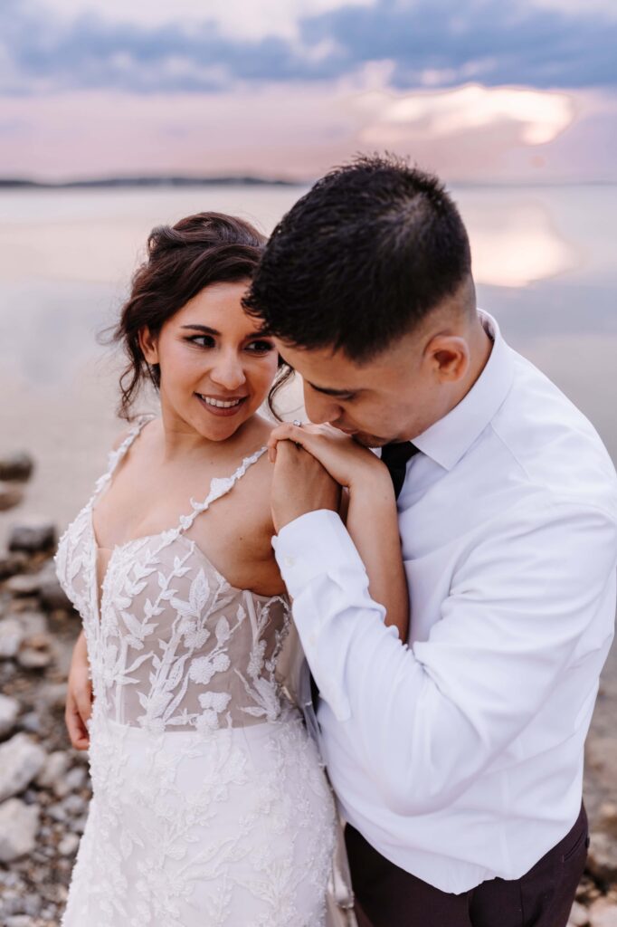 Canyon-Lake-Overlook-TX-Elopement Small Wedding Venue in Texas couples moments _www.ezelopements.com