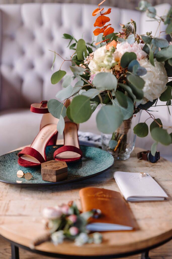 The Bride's accessories and bouquet.