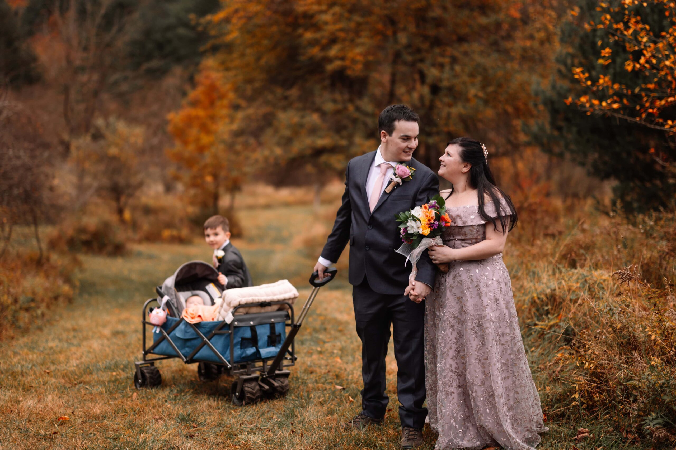 a lovely family in Kettle Creek Park for mom and dad's elopement.