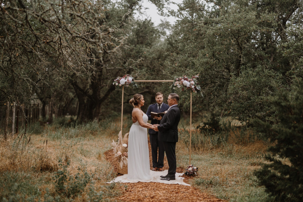 A couple exchanging vows in one of Texas's garden style wedding venues.