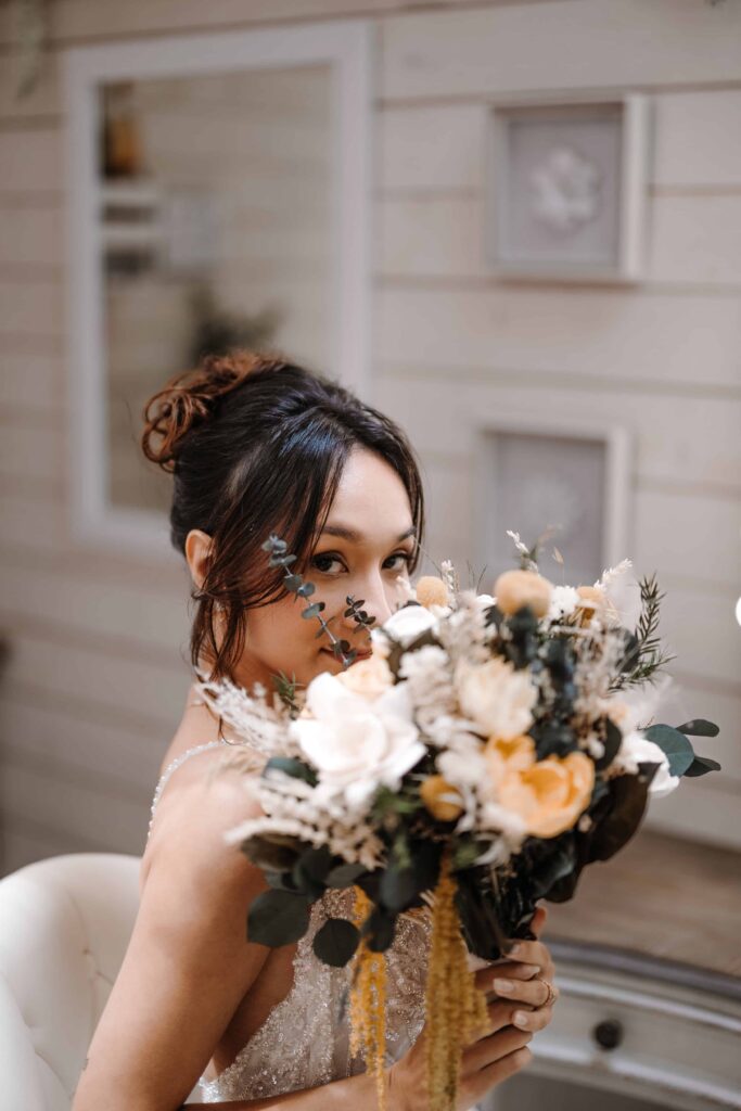 One of our stunning EZ Elopements brides with her sustainable Sola Floral Bouquet.