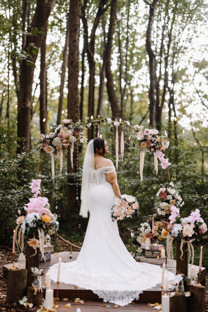 Your wedding florals have a huge impact on the look, feel, and budget of your wedding day.